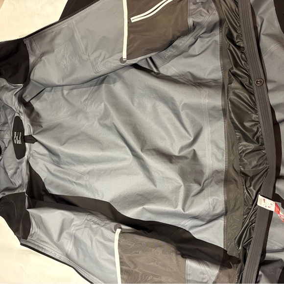 Arc'teryx Black Ski Jacket with Gray Accents - Picture 10 of 15